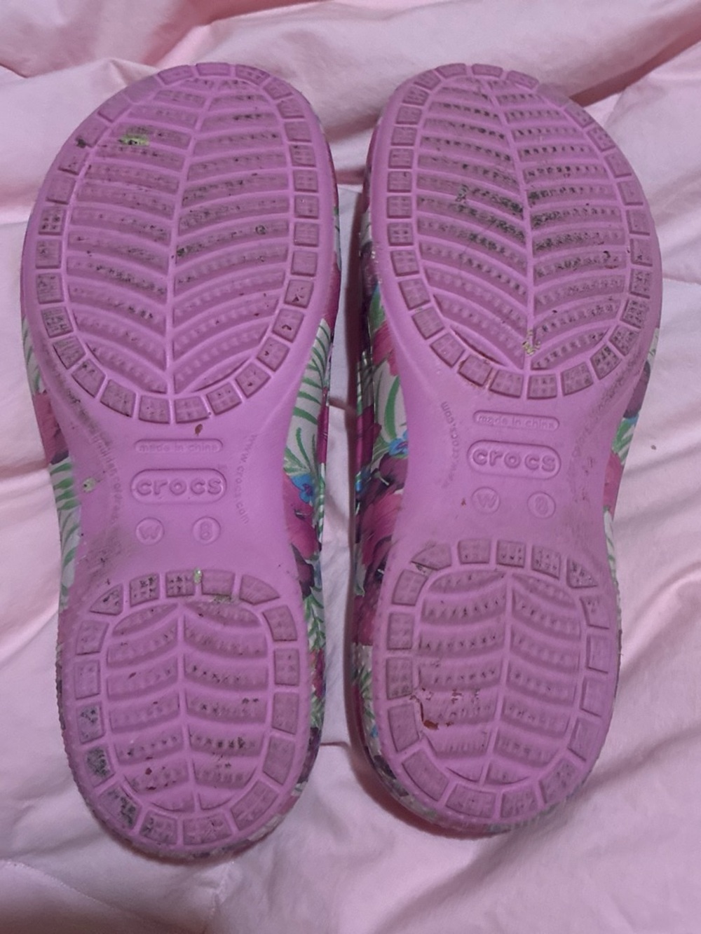 Women’s Freesail Pink Floral Crocs - Size 8 - Picture 4 of 4